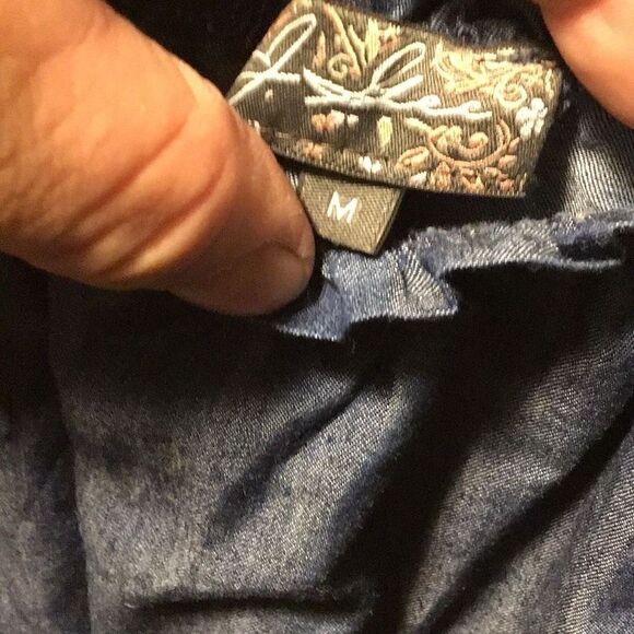 Blouse by J Gee flowers embroidered on sleeves size medium - Picture 4 of 4